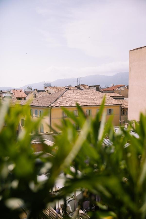 Duplex Avec Terrasse - Hyper-Centre De Toulon Apartment Luaran gambar